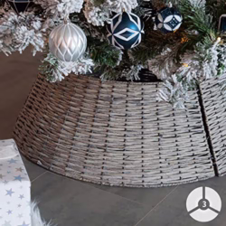 Wicker Christmas Tree Skirt - Natural Wicker Christmas Tree Trunk Basket Guard - Ideal for Trees 7ft and Below (57cm)